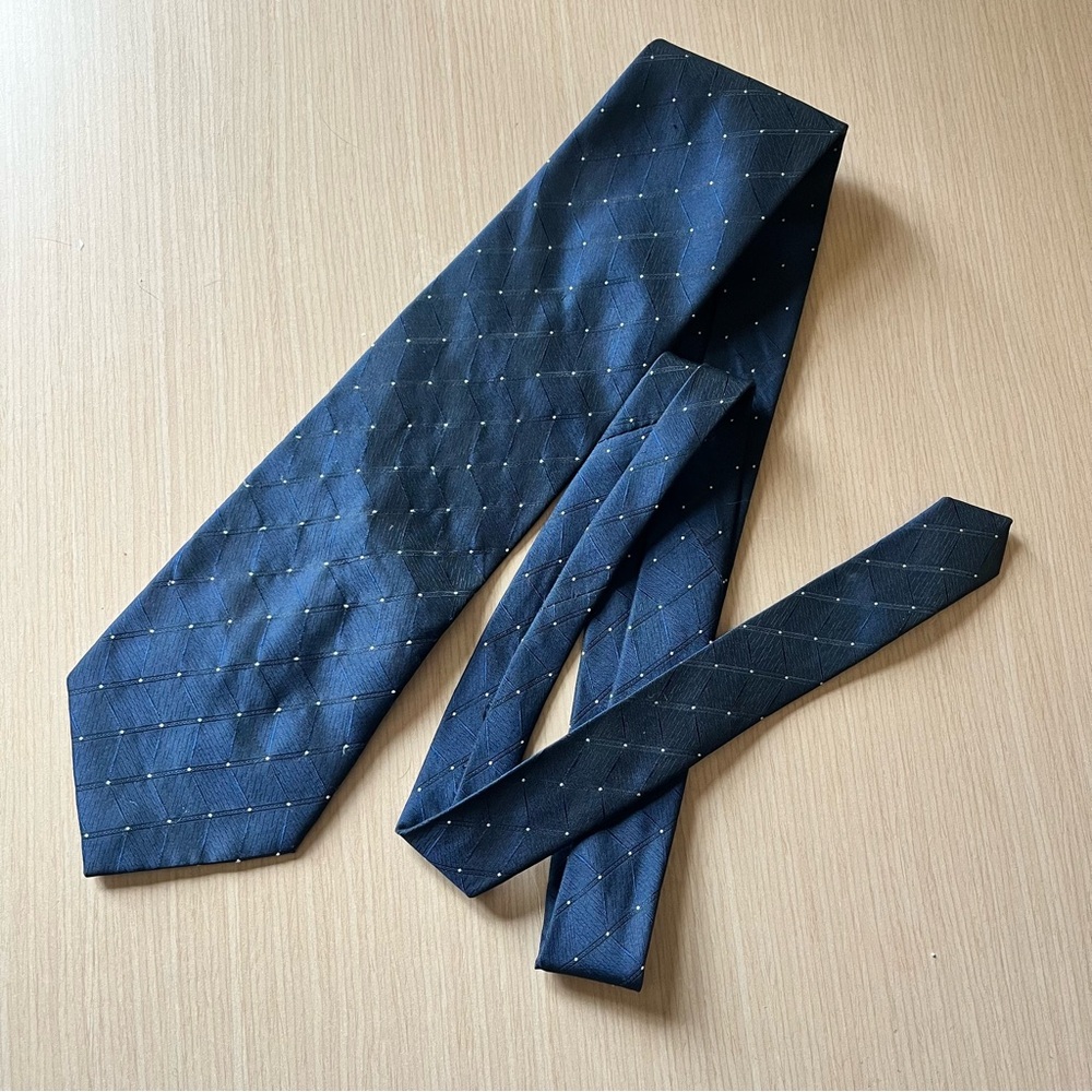 💕2/$30 💕Hugo Boss Blue & White 100% Silk Tie